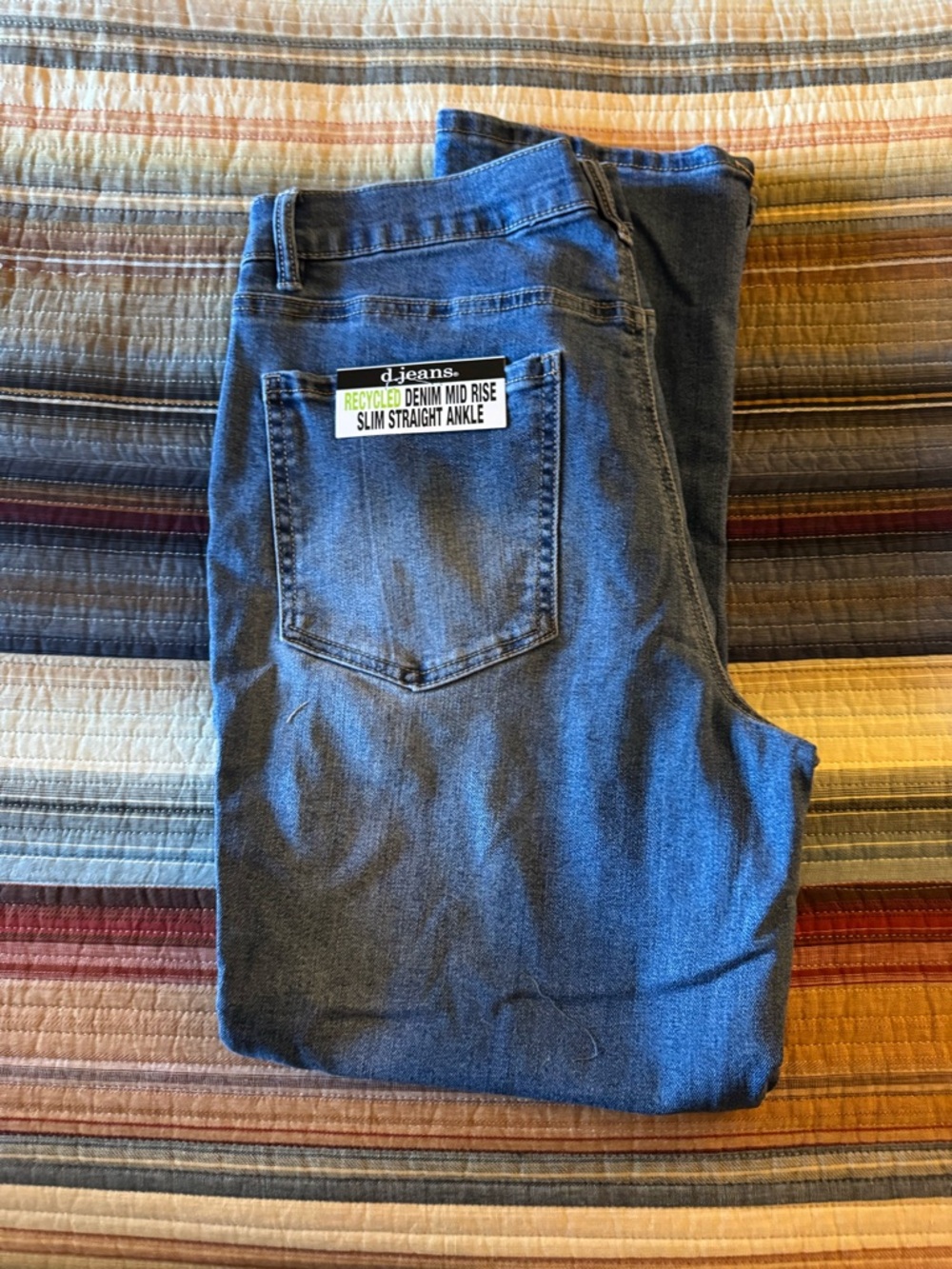d. jeans Women’s Mid Rise Slim Straight Ankle Jeans - Picture 2 of 3
